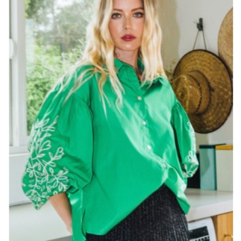 Embroidered Puff-Sleeve Button-Down Shirt in Green